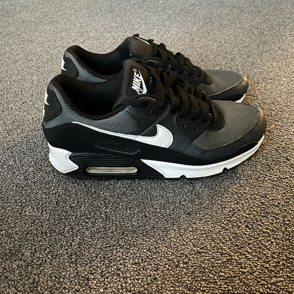 Nike Air Max 90 Sneakers